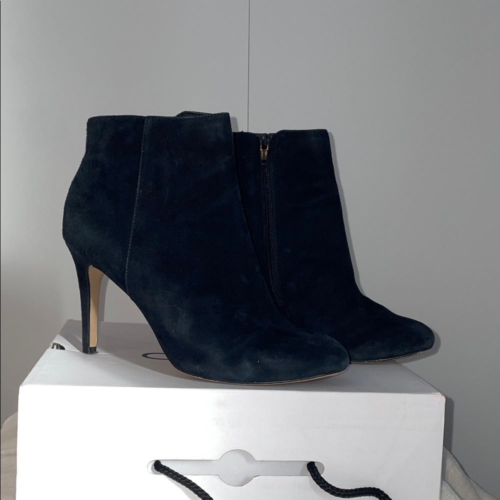 Aldo- Quezaire Elegant Black Suede Ankle Boots -Sz 8.5